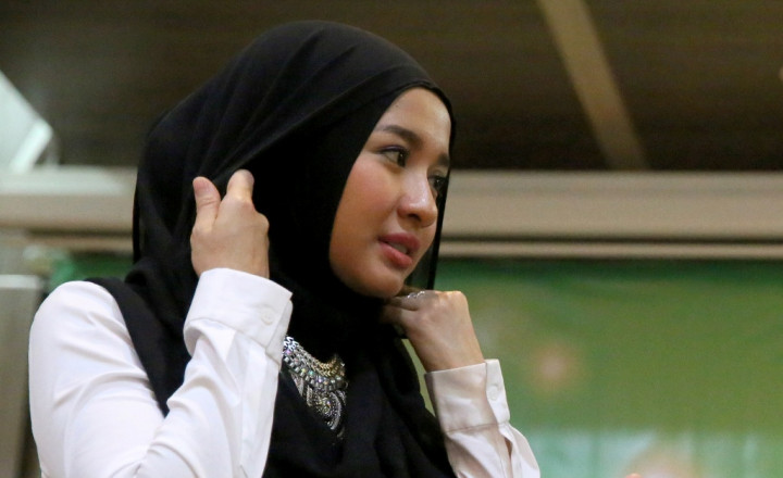 Hidup Laudya Cynthia Bella Kian Lengkap dengan Hijab