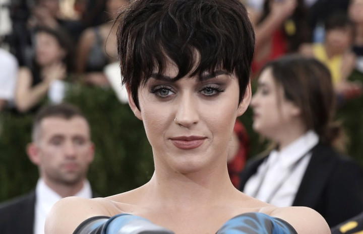 Katy Perry Berhenti Bicara dengan Mantan Suami 