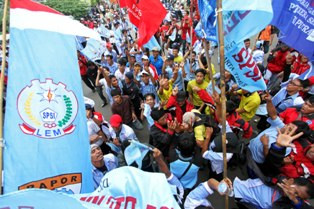 <i>Haduh</i>, Sejumlah Perusahaan di Karawang Langgar Ketentuan Ketenagakerjaan