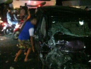 Bus di Cianjur Lindas 2 Motor dan Hantam 5 Mobil
