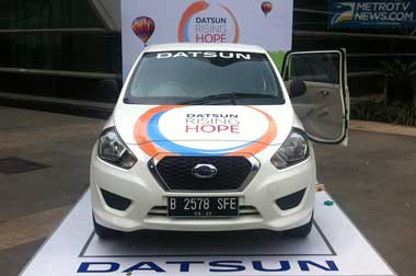 Datsun Serahkan Donasi ke Yayasan 1001buku
