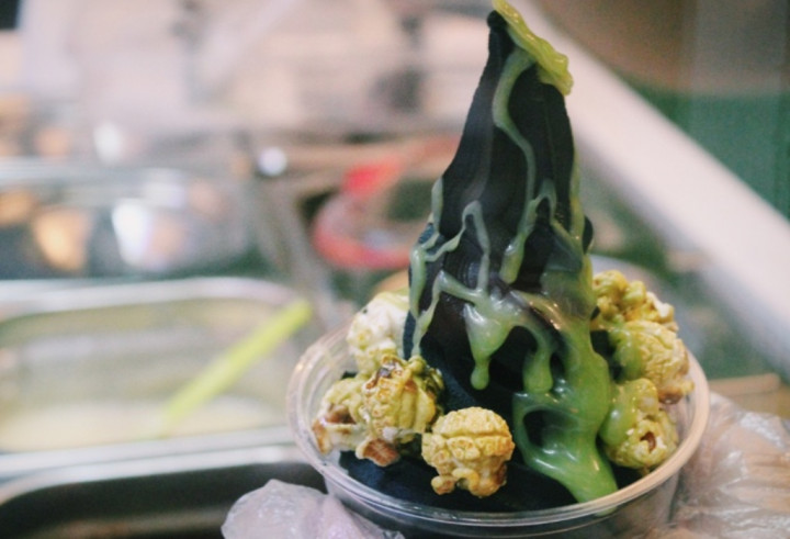 Sour Sally Ciptakan Yogurt Hitam Pertama di Dunia