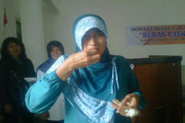 <i>Beras Bulog Asli Aman Dikonsumsi</i>