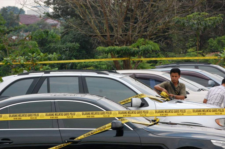 Polisi Kandangkan Lotus dan Mercy karena Diduga 'Bodong'