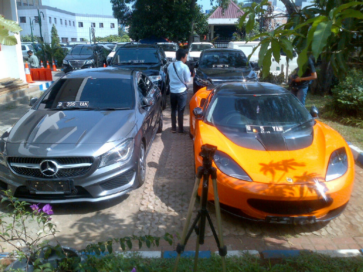 Pemilik Mobil Mewah Diduga Bodong Belum Bisa Tunjukkan Surat  
