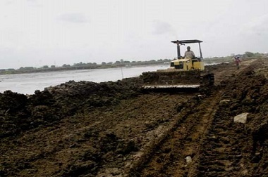 Tanggul Lumpur Lapindo Membentang Sepanjang 10 Km 