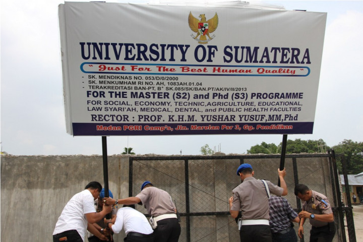 Diduga Buat Ijazah Palsu, Papan Nama University of  Sumatera Dibongkar