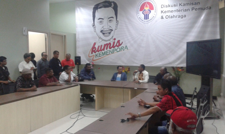 Aksi Gebrak Meja Warnai Diskusi Fan Persipura dengan Staf Kemenpora  