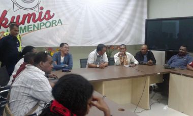 Menpora Minta Maaf Tidak Hadir Saat Mediasi dengan Suporter Persipura