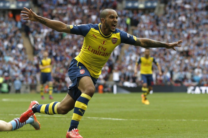 Walcott Bawa Arsenal Ungguli Aston Villa di Babak Pertama 