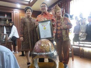 Rekor MURI untuk Batu Akik Fadli Zon 