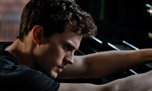Jamie Dornan memerankan Christian Grey di film Fifty Shades of Grey