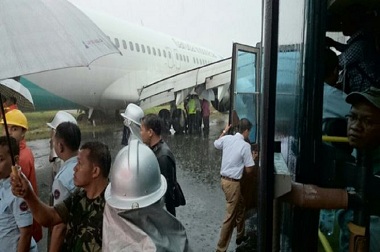 Garuda Aircraft Overshot in Sultan Hasanuddin Airport