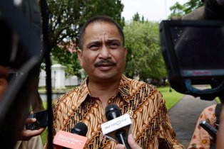 Bantah Berijazah Palsu, Menteri Arief Beberkan Riwayat Pendidikan