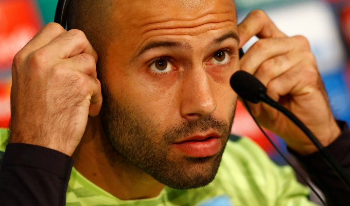 Mascherano Minta Barca Waspadai Tevez