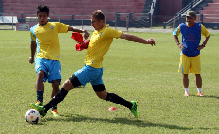 Cerita Pelatih Persegres soal Gaji yang Belum Dibayar