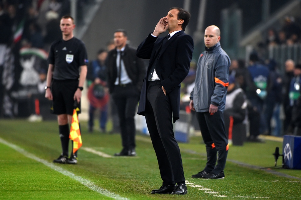 Massimiliano Allegri merasa Barcelona punya kelemahan dan bisa dikalahkan ( Foto: AFP / JAVIER SORIANO)