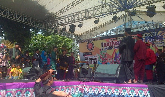 Festival palang pintu. (Foto:Al Abrar)