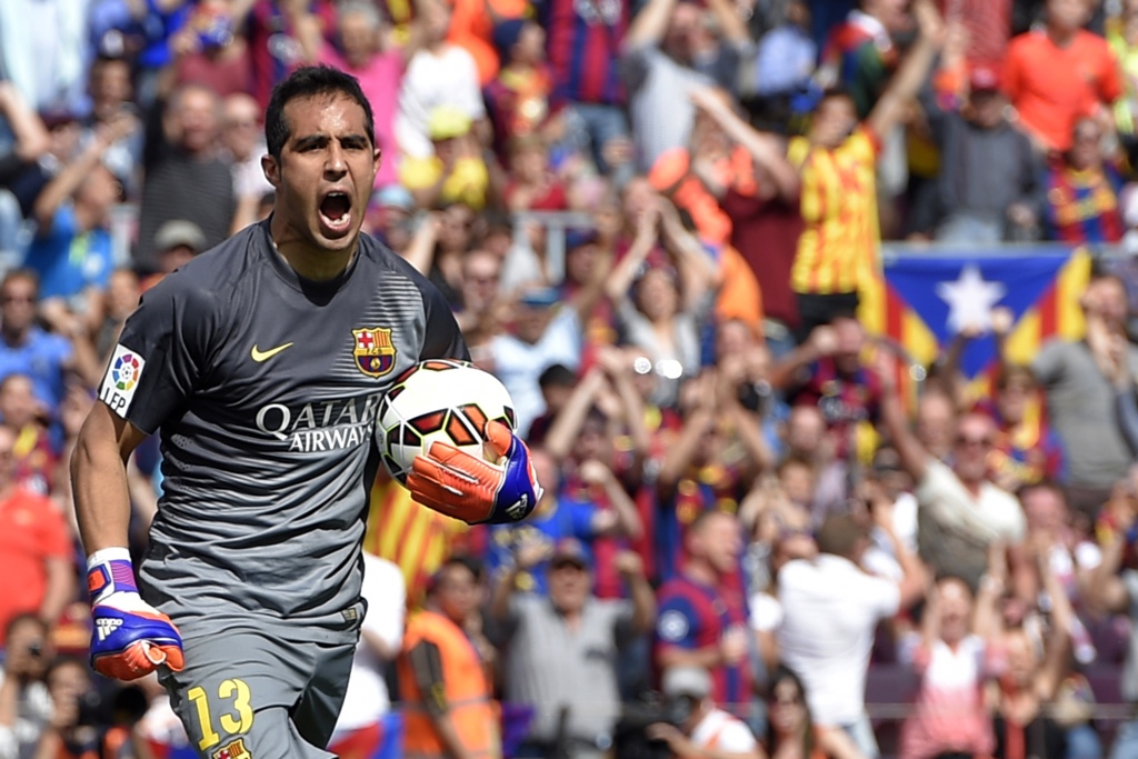 Claudio Bravo hanya menjadi pemain cadangan ketika Barcelona melawan Juventus di final Liga Champions 2014--2015, Minggu 7 Juni (LLUIS GENE / AFP)
