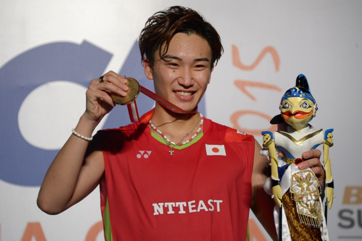 Bungkam Juara Bertahan, Momota Raih Gelar Perdana di Indonesia   