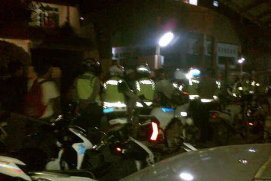 Dua Kelompok Pemuda Tawuran di Depan Kampus BSI Depok