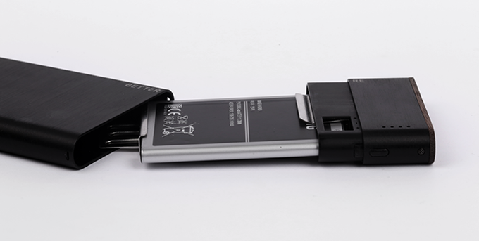 Sulap Baterai Ponsel Lawas Anda Jadi Power Bank dengan Better Re