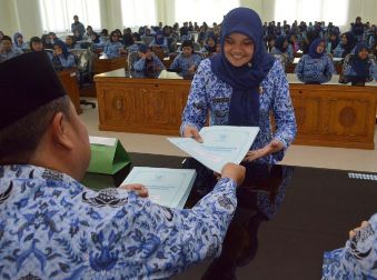 Menpan RB Janji Gaji Ke-13 PNS Cair Sebelum Ramadan 