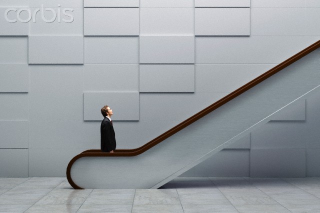 Saat Situasi Hidup Seperti Menaiki Eskalator yang Bergerak Turun