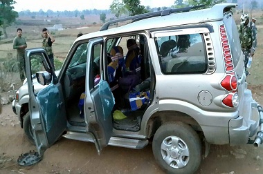 Polisi dan Pemberontak Bentrok di India, 12 Tewas