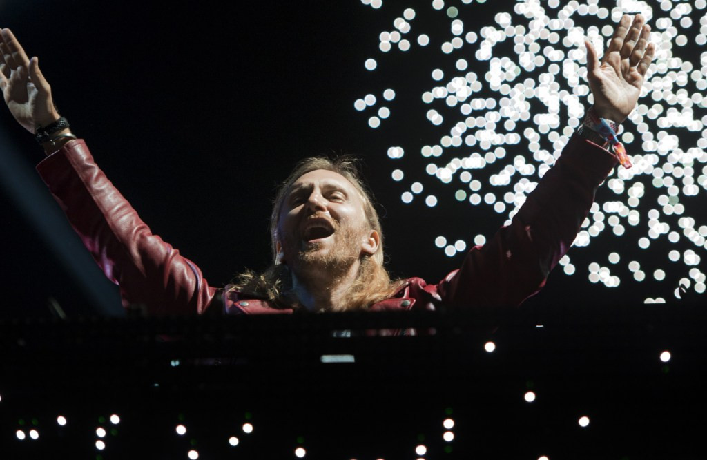 Experience david guetta epic performance. Келли тибо david guetta.