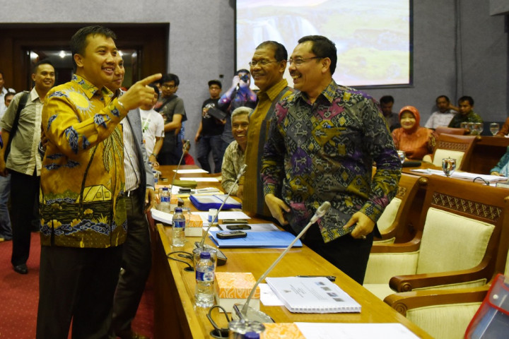 Komisi X DPR RI Desak Menpora Bertemu dengan PSSI