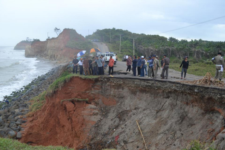 140 Km Ruas Jalan Lintas Barat Bengkulu Rusak Berat