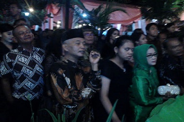 Meski Antre Lama, Pria Usia 60 Tahun Tetap Ingin Bertemu Gibran-Selvi