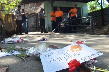 Kelelahan, Pemeriksaan Ibu Angkat Angeline Ditunda