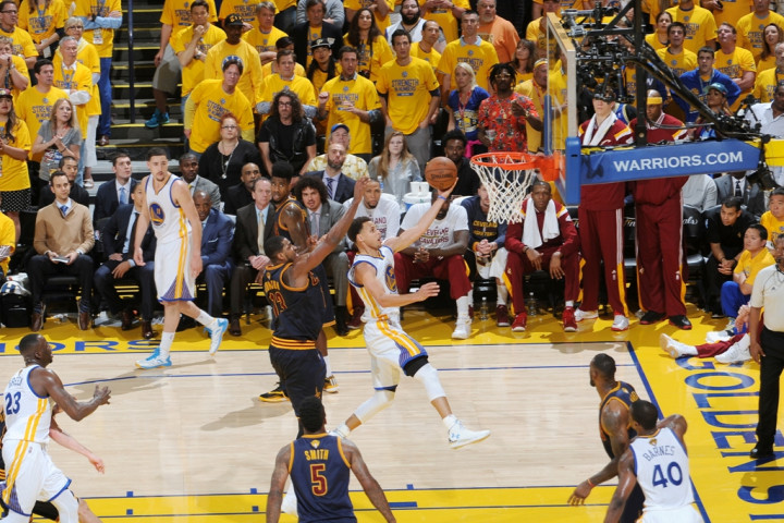 Menang di <i>Game</i> 5, Warriors di Ambang Juara NBA 2015