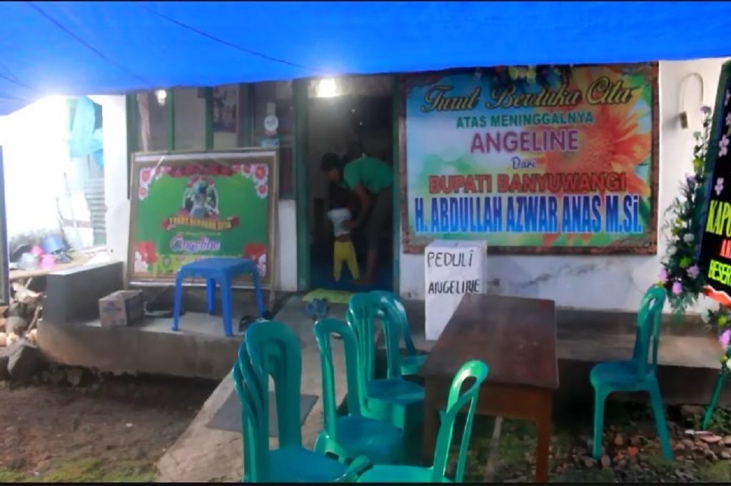 Suasana di rumah duka menyambut kedatangan Angeline di Banyuwangi, Metrotv/ Andi Himawan