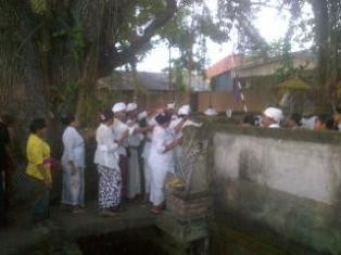 Warga Kesurupan Saat 'Sucikan' Rumah Mendiang Angeline