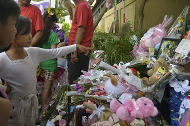 Angeline 'Tinggalkan' Ruang Jenazah RSUP Sanglah Sore Ini