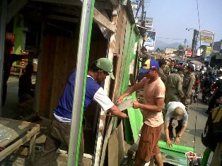 Usai Kios Dibongkar, PKL Dayeuhkolot Bingung Berjualan