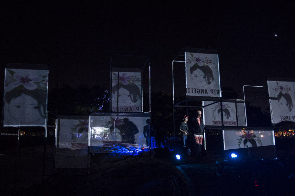 Sejumlah gambar Angeline, ditampilkan melalui layar dalam Sprites Art and Creative Biennale 2015 di Pantai Tandjung Sari, Sanur, Bali, Selasa 16 Juni 2015. Antara Foto/Rosa Panggabean