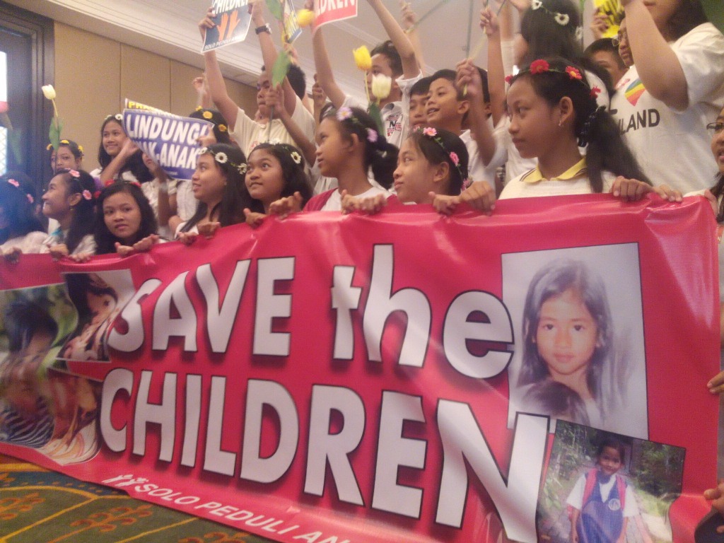 Siswa SD di Solo melakukan aksi simpatik atas kematian tragis Angeline. Foto: Metrotvnews.com/Pythag Kurniati