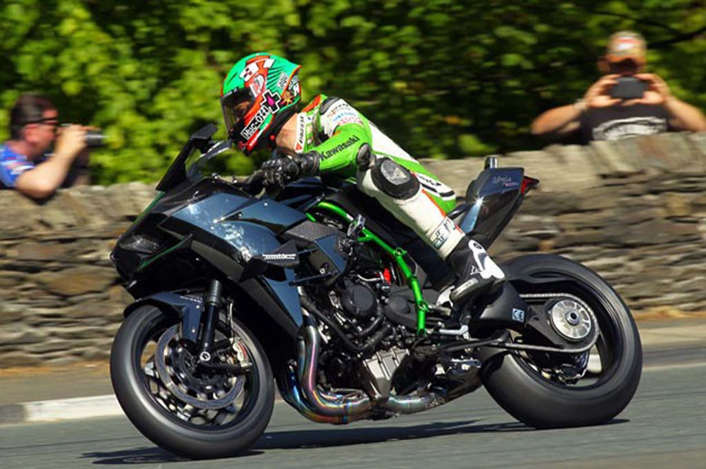 Kawasaki Ninja H2R pecahkan ekor kecepatan Isle of Man TT. Motorcycle