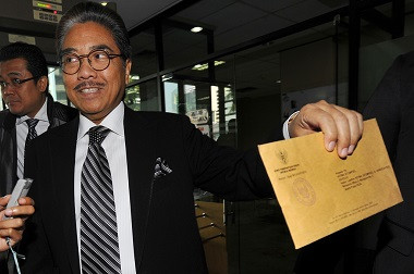 Giliran Hotma Sitompul Bela Ibu Angkat Angeline 