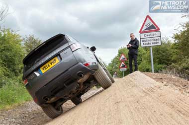 Range Rover Sport bisa Dikendalikan Lewat <i>Smartphone</i>  