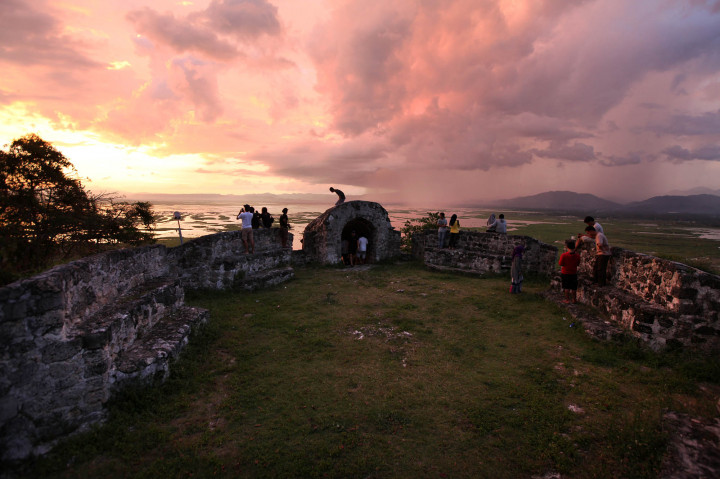 Menikmati Pagi di Benteng Otanaha