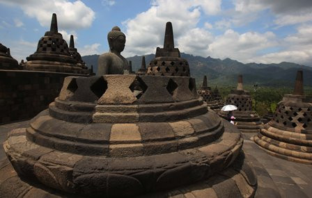 Menggaet Turis, Meraup Pundi Devisa