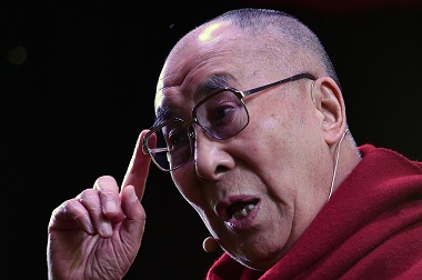 Pengungsi Tibet Berdoa di Perayaan Ultah ke-80 Dalai Lama