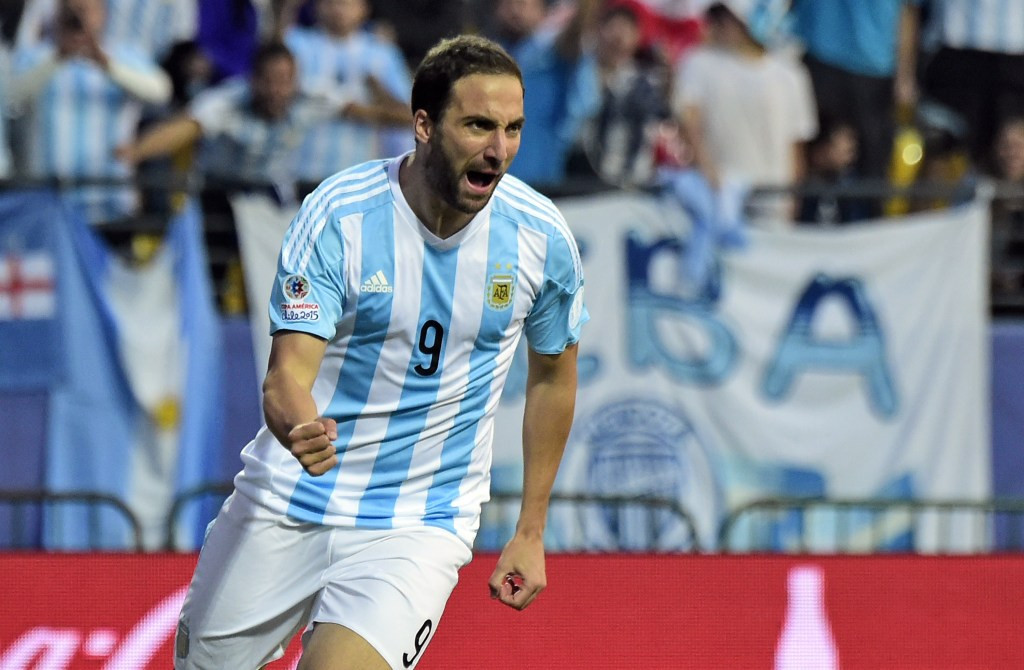 Selebrasi Gonzalo Higuain usai mencetak gol untuk Timnas Argentina (Foto:  AFP PHOTO / LUIS ACOSTA)