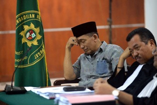 Sakit, Penahanan Fuad Amin Dibantarkan Satu Bulan