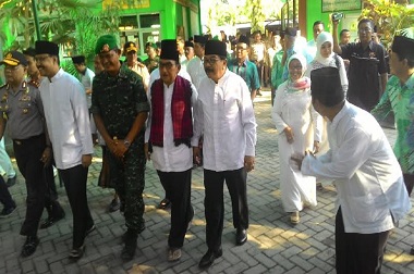 Gubernur Soekarwo Cek Kamar Ponpes untuk Penginapan Peserta Muktamar NU
